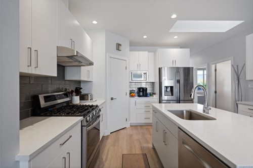 2407 Mountain Heights Dr, Sooke, BC 