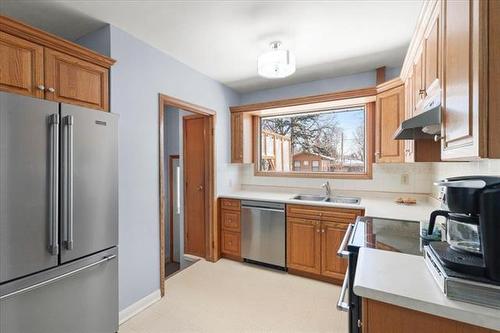 4 Teakwood Ave, Winnipeg, MB 