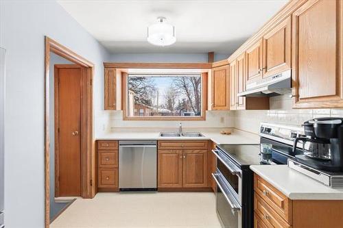 4 Teakwood Ave, Winnipeg, MB 