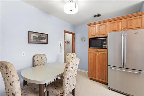 4 Teakwood Ave, Winnipeg, MB 