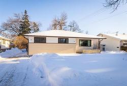 4 Teakwood AVE  Winnipeg, MB R2V 2M9