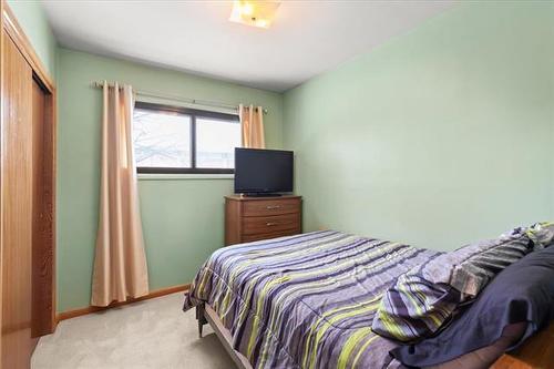 4 Teakwood Ave, Winnipeg, MB 