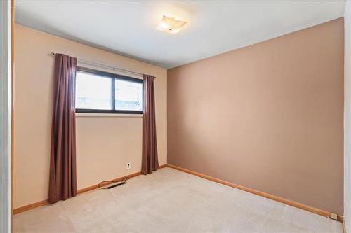 4 Teakwood Ave, Winnipeg, MB 