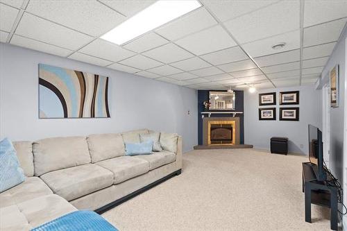 4 Teakwood Ave, Winnipeg, MB 