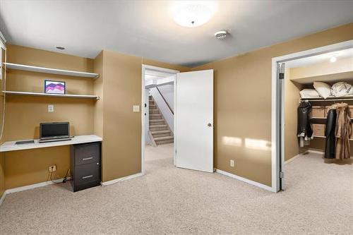 4 Teakwood Ave, Winnipeg, MB 