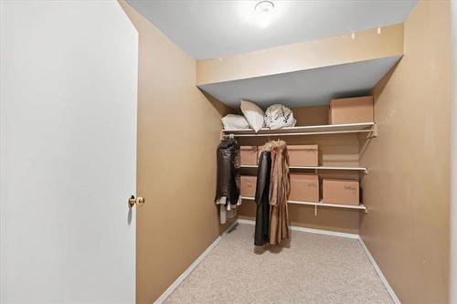 4 Teakwood Ave, Winnipeg, MB 