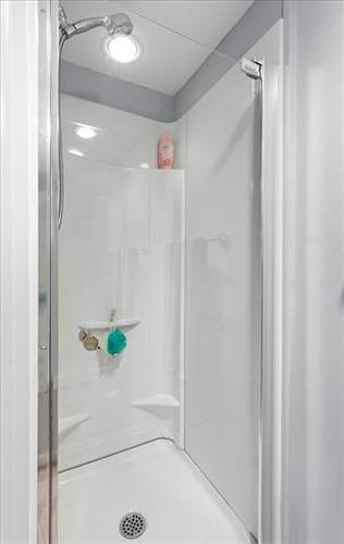 4 Teakwood Ave, Winnipeg, MB 