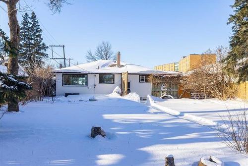 4 Teakwood Ave, Winnipeg, MB 