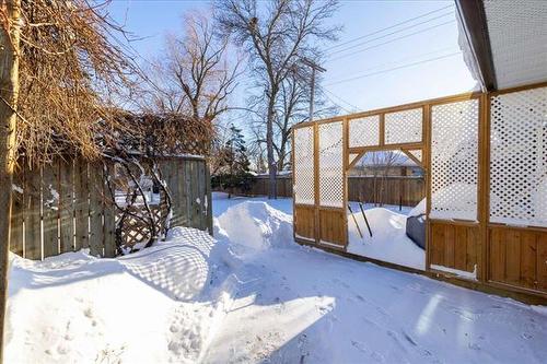 4 Teakwood Ave, Winnipeg, MB 