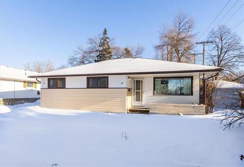 4 Teakwood Ave, Winnipeg, MB 