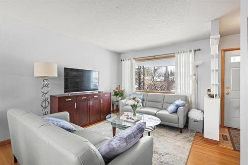 4 Teakwood Ave, Winnipeg, MB 