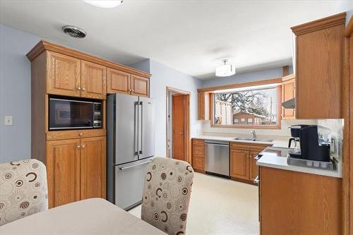 4 Teakwood Ave, Winnipeg, MB 