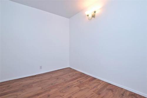 530 Simcoe St, Winnipeg, MB 