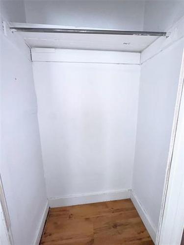 530 Simcoe St, Winnipeg, MB 