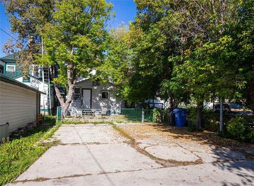 258 Cathedral Ave, Winnipeg, MB 