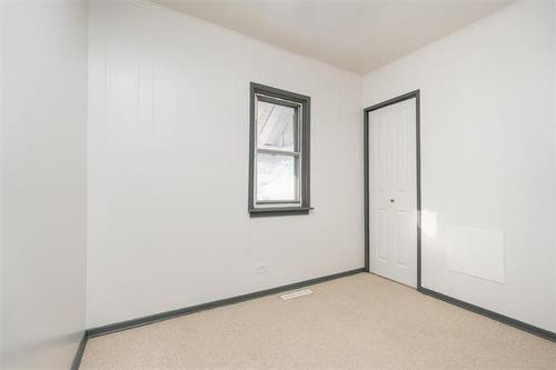 322 Kilbride Ave, Winnipeg, MB 