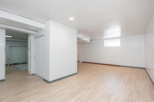 322 Kilbride Ave, Winnipeg, MB 