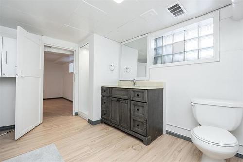 322 Kilbride Ave, Winnipeg, MB 