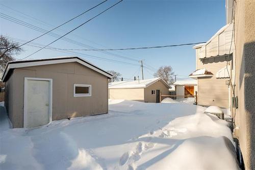 322 Kilbride Ave, Winnipeg, MB 