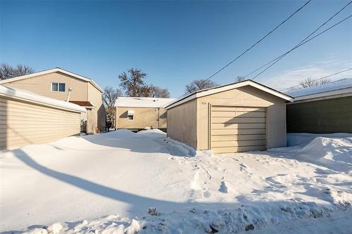322 Kilbride Ave, Winnipeg, MB 