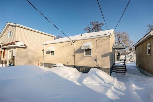 322 Kilbride Ave, Winnipeg, MB 