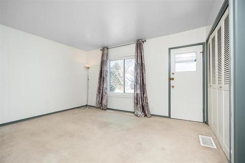 322 Kilbride Ave, Winnipeg, MB 