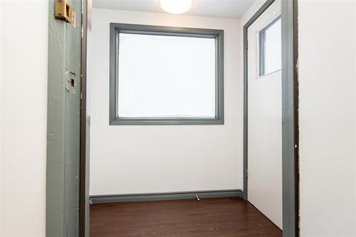 322 Kilbride Ave, Winnipeg, MB 