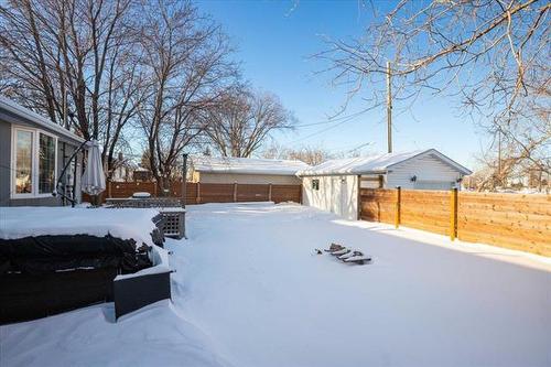 1067 Baudoux Pl, Winnipeg, MB 