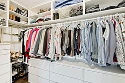 Walk-in closet - 