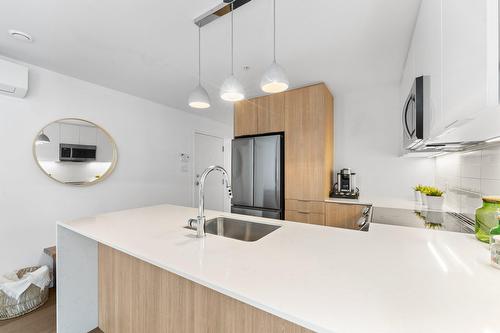 Kitchen - 202-594 Rue Nicolet, Montréal (Mercier/Hochelaga-Maisonneuve), QC - Indoor Photo Showing Kitchen With Upgraded Kitchen