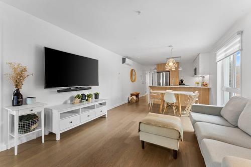 Overall view - 202-594 Rue Nicolet, Montréal (Mercier/Hochelaga-Maisonneuve), QC - Indoor Photo Showing Living Room