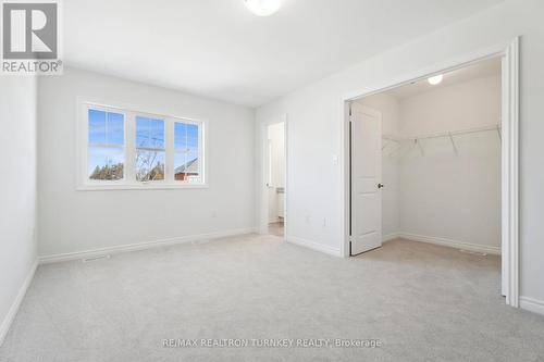 Spacious Primary Bedroom - 15 Ravenscraig Place, Innisfil, ON - Indoor Photo Showing Other Room