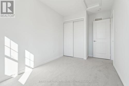 Double Closet and Large window - 15 Ravenscraig Place, Innisfil, ON - Indoor Photo Showing Other Room