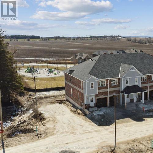 Beautiful Brand New End Unit Townhouse - 15 Ravenscraig Place, Innisfil, ON - Outdoor