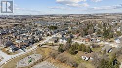 Close to the 400 and Tanger Outlet mall - 