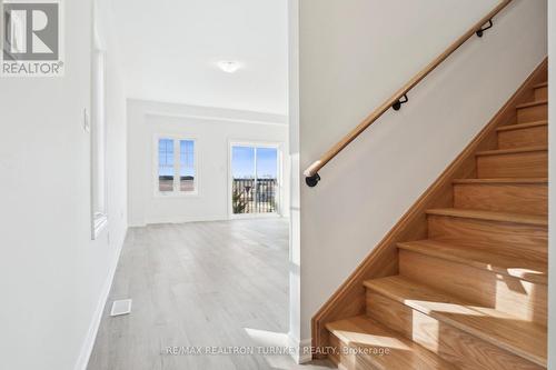 Main Floor is bright and spacious - 15 Ravenscraig Place, Innisfil, ON - Indoor Photo Showing Other Room