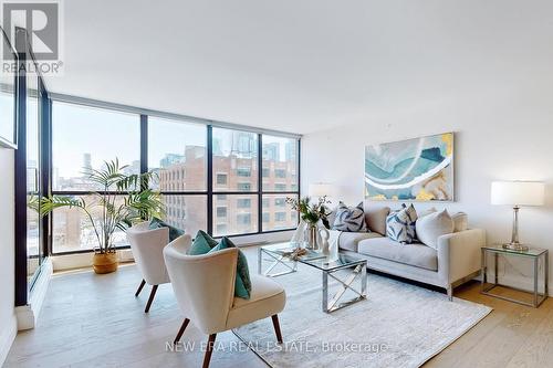 502 - 188 Spadina Avenue, Toronto, ON - Indoor Photo Showing Living Room