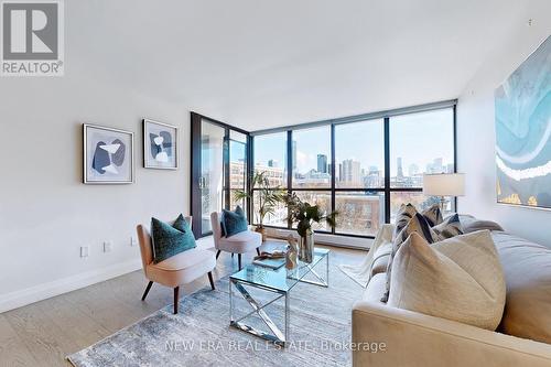 502 - 188 Spadina Avenue, Toronto, ON - Indoor Photo Showing Living Room