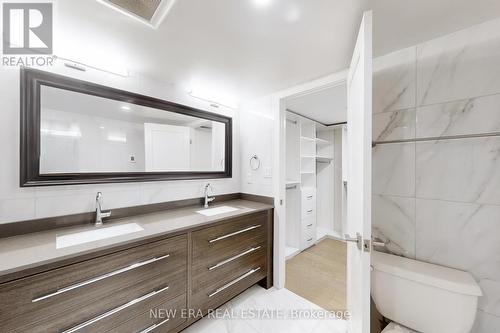 502 - 188 Spadina Avenue, Toronto, ON - Indoor Photo Showing Bathroom