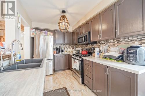 63 Echo Ridge Crescent, Vaughan, ON - Indoor Photo Showing Kitchen With Stainless Steel Kitchen With Upgraded Kitchen