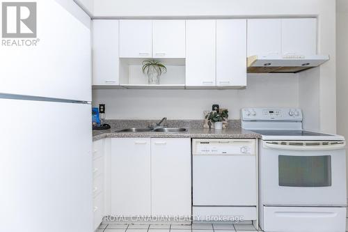 32 - 49 Goldenlight Circle, Brampton, ON - Indoor Photo Showing Kitchen With Double Sink