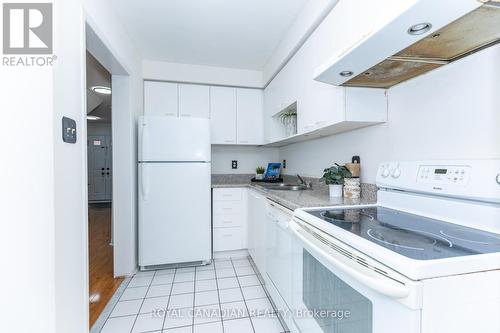 32 - 49 Goldenlight Circle, Brampton, ON - Indoor Photo Showing Kitchen With Double Sink