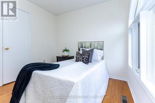 32 - 49 Goldenlight Circle, Brampton, ON - Indoor Photo Showing Bedroom