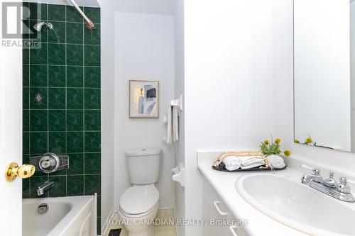 32 - 49 Goldenlight Circle, Brampton, ON - Indoor Photo Showing Bathroom