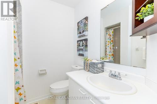 32 - 49 Goldenlight Circle, Brampton, ON - Indoor Photo Showing Bathroom