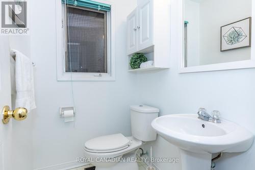 32 - 49 Goldenlight Circle, Brampton, ON - Indoor Photo Showing Bathroom
