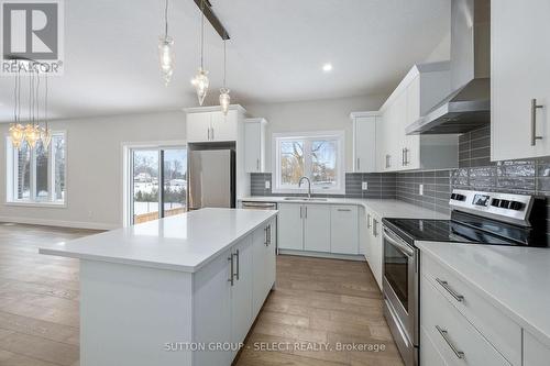 70 Royal Crescent, Southwold (Talbotville), ON - Indoor Photo Showing Kitchen With Upgraded Kitchen
