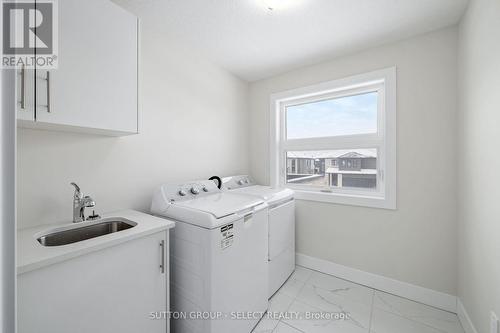 70 Royal Crescent, Southwold (Talbotville), ON - Indoor Photo Showing Laundry Room
