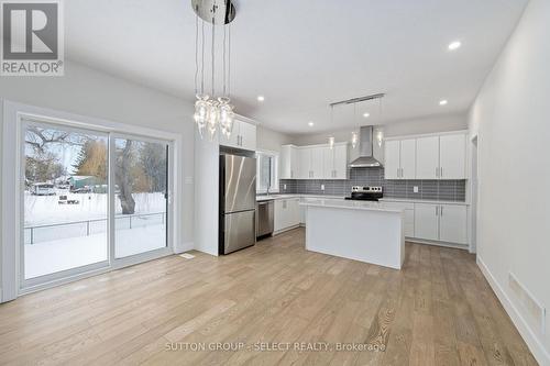 70 Royal Crescent, Southwold (Talbotville), ON - Indoor Photo Showing Kitchen With Upgraded Kitchen