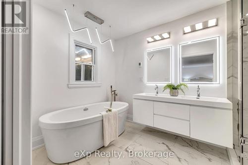 877 Kingsway Drive, Burlington (Lasalle), ON - Indoor Photo Showing Bathroom